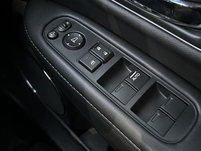 ヴェゼル ハイブリッド　モデューロＸ・ホンダセンシング　ＭｏｄｕｌｏＸフロントバンパー、フロントグリル　純正ナビ　バックカメラ　ＬＥＤオートライト　ＬＥＤフォグランプ　ハーフレザーシート　シートヒーター　純正１８インチＡＷ　パドルシフト　ルーフレール（19枚目）