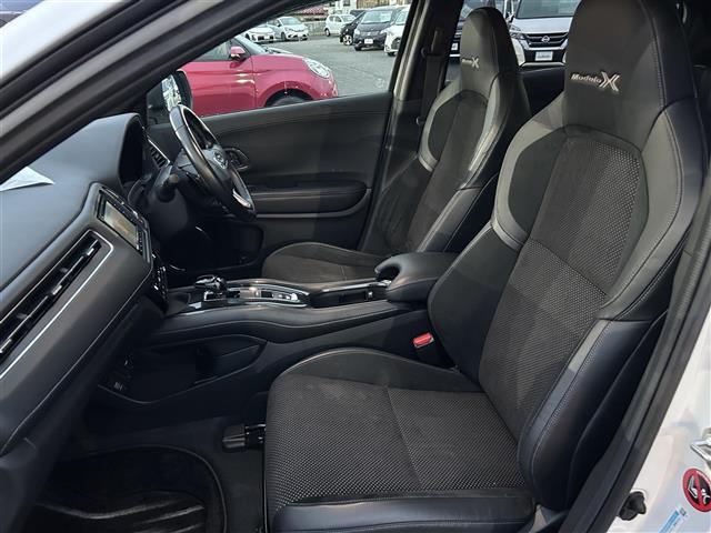 ヴェゼル ハイブリッド　モデューロＸ・ホンダセンシング　ＭｏｄｕｌｏＸフロントバンパー、フロントグリル　純正ナビ　バックカメラ　ＬＥＤオートライト　ＬＥＤフォグランプ　ハーフレザーシート　シートヒーター　純正１８インチＡＷ　パドルシフト　ルーフレール（23枚目）