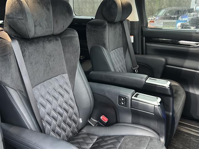 アルファード ２．５Ｓ　Ｃパッケージ　ＡＬＰＩＮＥフリップダウンモニター　ツインムーンルーフ　ＡＬＰＩＮＥナビ　両側パワースライドドア　パワーバックドア　クルーズコントロール　ＬＥＤオートライト　ＬＥＤフォグランプ　ハーフレザーシート（27枚目）