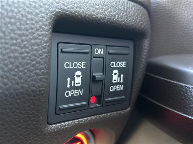 N-BOX L・ターボ 純正ナビ TV/CD/DVD/BT/バックカメラ 両側パワースライドドア ETC プッシュスタート スマートキー スペアキー2本 純正フロアマット 前席シートヒーター ベンチシート 横滑り防止装置(2枚目)