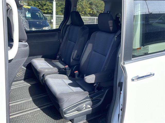 ヴォクシー ZS 煌 純正SDナビ(NSZT-Y64T)CDDVDBTフルセグテレビバックカメラフリップダウンモニターアイドリングストッププッシュスタート両側パワースライドドアETC純正LEDヘッドライト(22枚目)