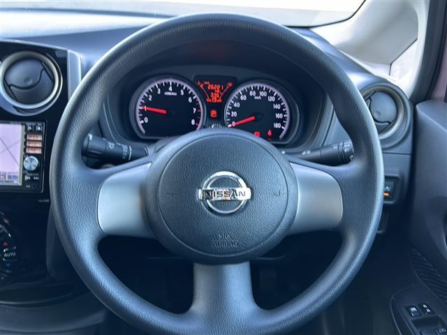 ノート X FOUR エマージェンシーブレーキパッケージ 純正ディラーオプションナビ CD・DVD・Bluetooth 全方位カメラ フルセグ 社外アルミ コーナーセンサー純正フロアマット ETC スマートキー(19枚目)