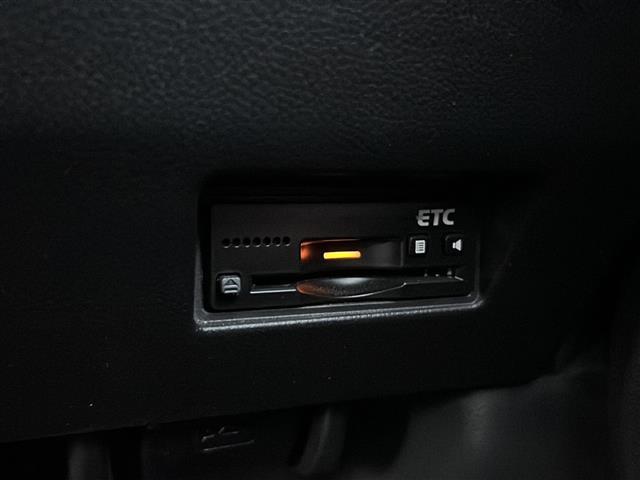 スイフトスポーツ ベースグレード 6MT/社外ナビ/バックカメラ/ETC/プッシュスタート/スペアキー/純正フロアマット/純正17インチアルミホイール/運転席シートヒーター(4枚目)