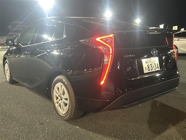 プリウス Ｓ　社外ナビ　フルセグ　スマートキー　ＬＥＤライト　フォグランプ　オートライト　横滑り防止機能　衝突軽減ブレーキ　レーントレーシングアシスト　レーダークルーズコントロール　オートマチックハイビーム（3枚目）