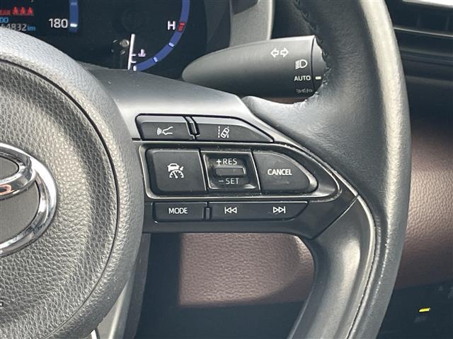 ヤリスクロス ハイブリッドZ 純正ディスプレイオーディオ フルセグ バックカメラ ETC スマートキー LEDライト 4WD ハーフレザー シートヒーター パワーシート コーナーセンサー レーダークルーズコントロール(4枚目)