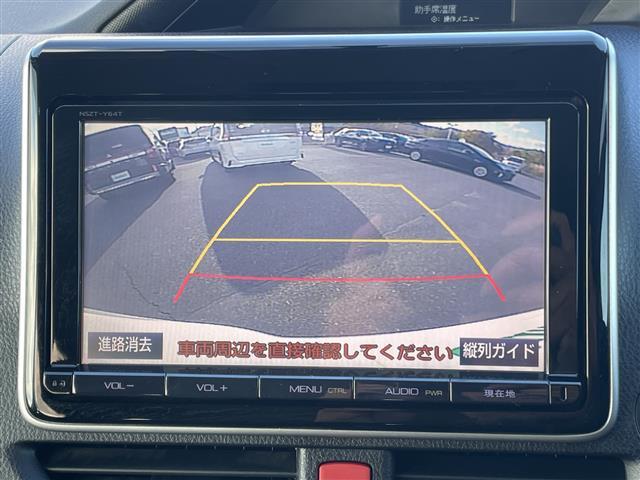 ヴォクシー ＺＳ　純正９インチナビ　後席フィリップダウンモニター　バックモニター　電動オートスライドドア　アイドリングストップ　ＬＥＤヘッドライト　スマートキー　ビルトインＥＴＣ　片側パワースライドドア（6枚目）