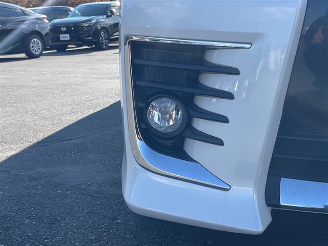 ヴォクシー ＺＳ　純正９インチナビ　後席フィリップダウンモニター　バックモニター　電動オートスライドドア　アイドリングストップ　ＬＥＤヘッドライト　スマートキー　ビルトインＥＴＣ　片側パワースライドドア（18枚目）