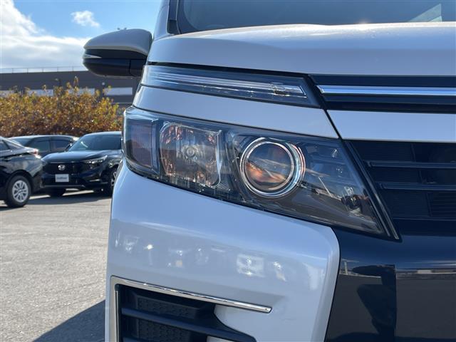 ヴォクシー ＺＳ　純正９インチナビ　後席フィリップダウンモニター　バックモニター　電動オートスライドドア　アイドリングストップ　ＬＥＤヘッドライト　スマートキー　ビルトインＥＴＣ　片側パワースライドドア（19枚目）