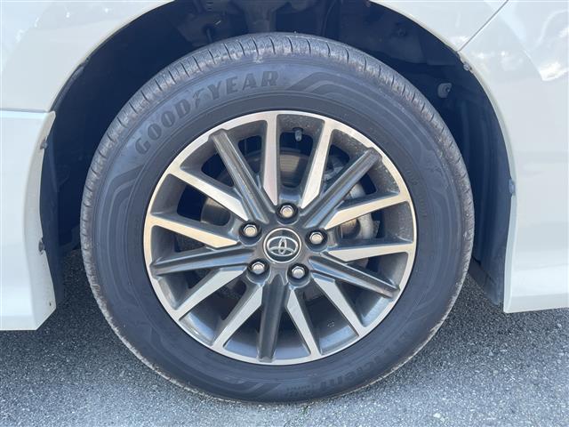 ヴォクシー ＺＳ　純正９インチナビ　後席フィリップダウンモニター　バックモニター　電動オートスライドドア　アイドリングストップ　ＬＥＤヘッドライト　スマートキー　ビルトインＥＴＣ　片側パワースライドドア（20枚目）