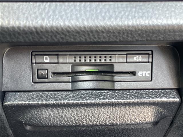 ヴォクシー ＺＳ　純正９インチナビ　後席フィリップダウンモニター　バックモニター　電動オートスライドドア　アイドリングストップ　ＬＥＤヘッドライト　スマートキー　ビルトインＥＴＣ　片側パワースライドドア（40枚目）