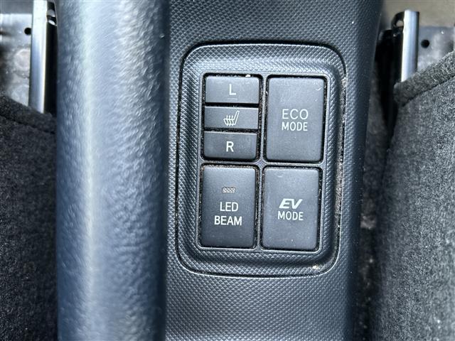 アクア Ｇ　Ｇ’ｓ　社外ナビ　ドライブレコーダー　ステアリングリモコン　純正アルミホイール　リモコンキー　横滑り防止機能　ハーフレザー　ＬＥＤライト　片側シートヒーター（8枚目）