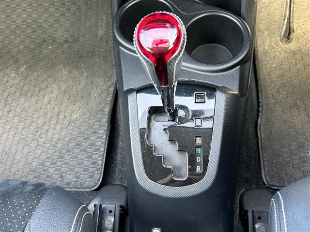 アクア Ｇ　Ｇ’ｓ　社外ナビ　ドライブレコーダー　ステアリングリモコン　純正アルミホイール　リモコンキー　横滑り防止機能　ハーフレザー　ＬＥＤライト　片側シートヒーター（19枚目）