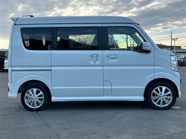 エブリイワゴン ＰＺターボスペシャル　４ＷＤ　ターボ車　純正ＳＤナビ　オートステップ　両側パワースライドドア　衝突軽減ブレーキ　レーンキープアシスト　ＨＩＤオートライト　フォグランプ　シートヒーター　純正ＡＷ　コーナーセンサー　ＥＴＣ（7枚目）