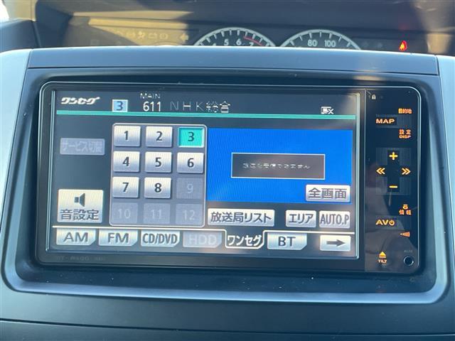 ヴォクシー Ｚ　純正ナビ　バックカメラ　純正フロアマット　ＥＴＣ　ＡＢＳ　横滑り防止機能　純正アルミホイール　両側スライドドア　チップアップシート（4枚目）
