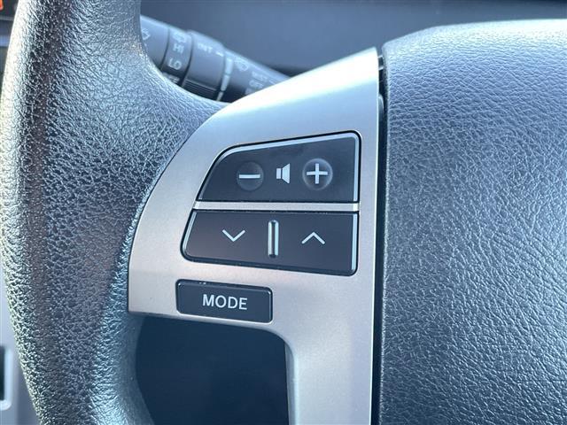 ヴォクシー Ｚ　純正ナビ　バックカメラ　純正フロアマット　ＥＴＣ　ＡＢＳ　横滑り防止機能　純正アルミホイール　両側スライドドア　チップアップシート（7枚目）