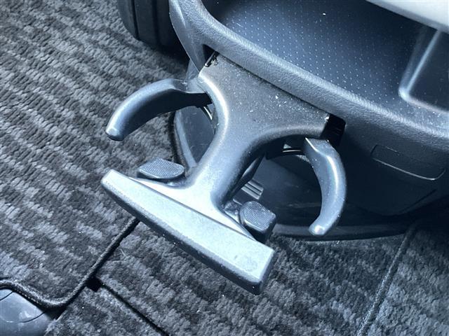 ヴォクシー Ｚ　純正ナビ　バックカメラ　純正フロアマット　ＥＴＣ　ＡＢＳ　横滑り防止機能　純正アルミホイール　両側スライドドア　チップアップシート（12枚目）