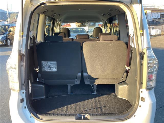 ヴォクシー Ｚ　純正ナビ　バックカメラ　純正フロアマット　ＥＴＣ　ＡＢＳ　横滑り防止機能　純正アルミホイール　両側スライドドア　チップアップシート（16枚目）