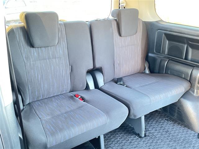 ヴォクシー Ｚ　純正ナビ　バックカメラ　純正フロアマット　ＥＴＣ　ＡＢＳ　横滑り防止機能　純正アルミホイール　両側スライドドア　チップアップシート（20枚目）