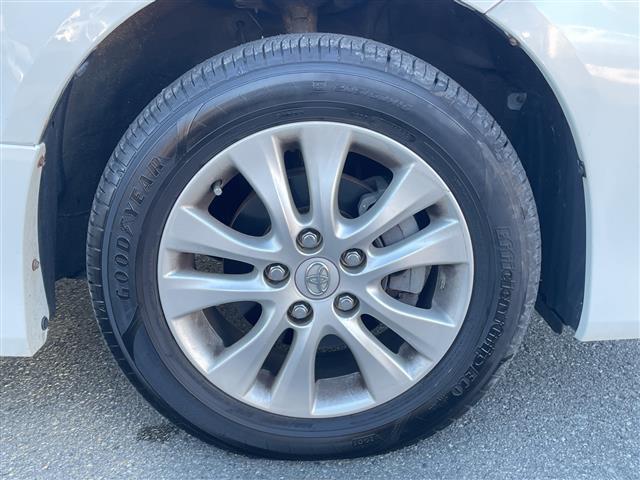 ヴォクシー Ｚ　純正ナビ　バックカメラ　純正フロアマット　ＥＴＣ　ＡＢＳ　横滑り防止機能　純正アルミホイール　両側スライドドア　チップアップシート（25枚目）