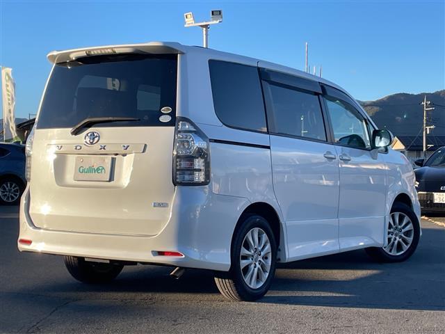 ヴォクシー Ｚ　純正ナビ　バックカメラ　純正フロアマット　ＥＴＣ　ＡＢＳ　横滑り防止機能　純正アルミホイール　両側スライドドア　チップアップシート（30枚目）