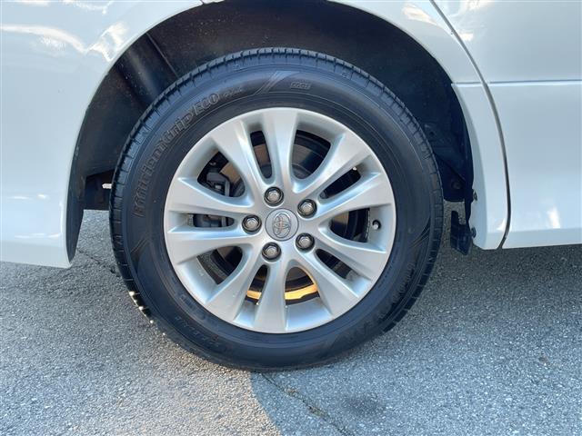 ヴォクシー Ｚ　純正ナビ　バックカメラ　純正フロアマット　ＥＴＣ　ＡＢＳ　横滑り防止機能　純正アルミホイール　両側スライドドア　チップアップシート（32枚目）