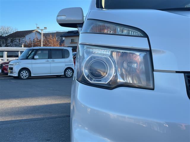 ヴォクシー Ｚ　純正ナビ　バックカメラ　純正フロアマット　ＥＴＣ　ＡＢＳ　横滑り防止機能　純正アルミホイール　両側スライドドア　チップアップシート（34枚目）