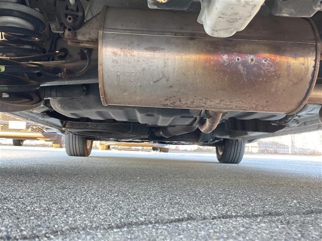 ヴォクシー Ｚ　純正ナビ　バックカメラ　純正フロアマット　ＥＴＣ　ＡＢＳ　横滑り防止機能　純正アルミホイール　両側スライドドア　チップアップシート（35枚目）