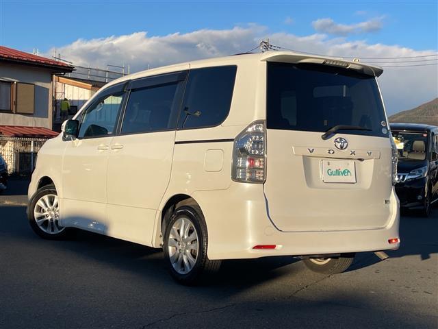 ヴォクシー Ｚ　純正ナビ　バックカメラ　純正フロアマット　ＥＴＣ　ＡＢＳ　横滑り防止機能　純正アルミホイール　両側スライドドア　チップアップシート（38枚目）