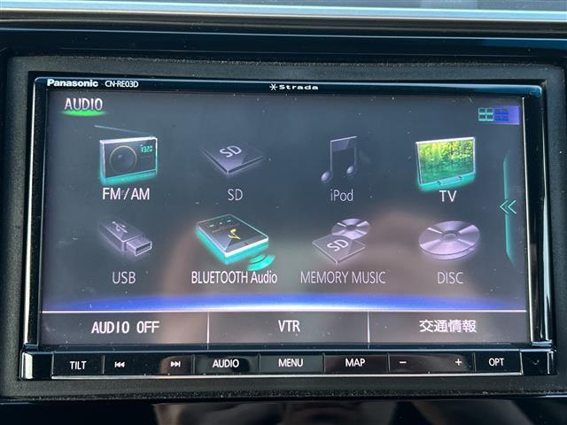 フィット １３Ｇ・Ｆパッケージ　純正ＳＤナビ　バックカメラ　社外１６インチアルミホイール　社外フロアマット　ハロゲンライト　フルオートエアコン　アイドリングストップ　横滑り防止装置　スマートキー　ＥＴＣ（3枚目）