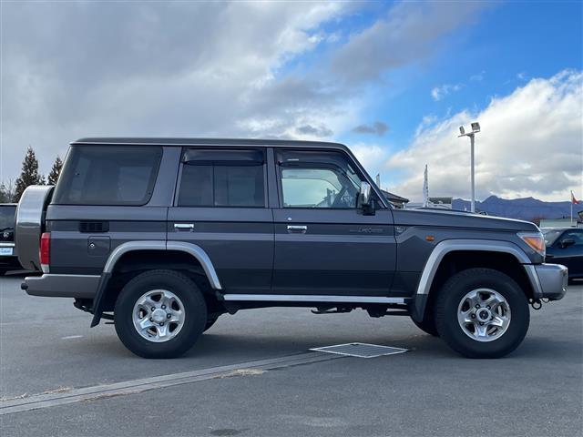 ランドクルーザー７０ バン　純正ナビ　パートタイム４ＷＤ　ＥＴＣ　５速マニュアル　デフロック　バックカメラ　シートカバー　純正アルミホイール　ドライブレコーダー（33枚目）