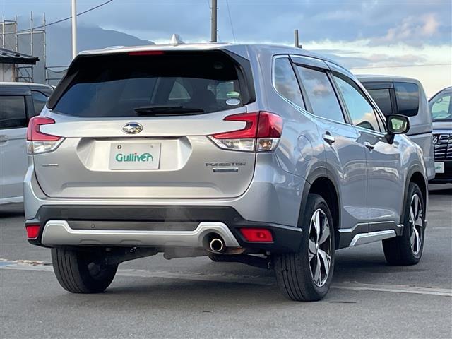 フォレスター アドバンス　４ＷＤ　アイサイト　ハーフレザーシート　ステアリングヒーター　ＥＴＣ　ドライブレコーダー　クルーズコントロール　前席両側シートヒーター　ステアリングリモコン　スマートキー　プッシュスタート（18枚目）