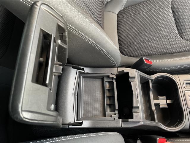 フォレスター アドバンス　４ＷＤ　アイサイト　ハーフレザーシート　ステアリングヒーター　ＥＴＣ　ドライブレコーダー　クルーズコントロール　前席両側シートヒーター　ステアリングリモコン　スマートキー　プッシュスタート（37枚目）