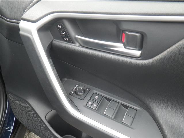 ＲＡＶ４ Ｇ　ＵＳＢ接続　追従走行　ソナー　革Ｓ　シートＨ　車線逸脱警告　ＡＨＢ　２．０ＥＴＣ　オートライト　Ｂカメラ　ルーフレール　パワーウインドウ　カーテンエアバック　運転席パワーシート　イモビライザー　ナビ（18枚目）