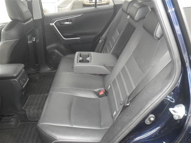 ＲＡＶ４ Ｇ　ＵＳＢ接続　追従走行　ソナー　革Ｓ　シートＨ　車線逸脱警告　ＡＨＢ　２．０ＥＴＣ　オートライト　Ｂカメラ　ルーフレール　パワーウインドウ　カーテンエアバック　運転席パワーシート　イモビライザー　ナビ（21枚目）
