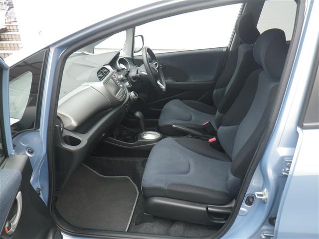 フィット G 運転席助手席エアバッグ ナビ・TV Bモニター 1セグTV キーレスリモコン ETC車載器 盗難防止システム エアコン DVD再生 ABS パワーウィンドウ パワステ HDDナビ 運転席エアバッグ(13枚目)