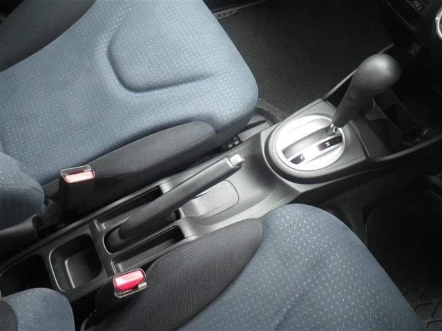 フィット G 運転席助手席エアバッグ ナビ・TV Bモニター 1セグTV キーレスリモコン ETC車載器 盗難防止システム エアコン DVD再生 ABS パワーウィンドウ パワステ HDDナビ 運転席エアバッグ(24枚目)