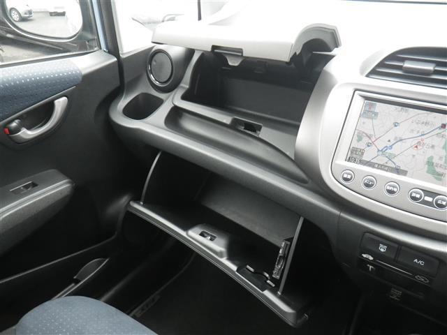 フィット G 運転席助手席エアバッグ ナビ・TV Bモニター 1セグTV キーレスリモコン ETC車載器 盗難防止システム エアコン DVD再生 ABS パワーウィンドウ パワステ HDDナビ 運転席エアバッグ(25枚目)