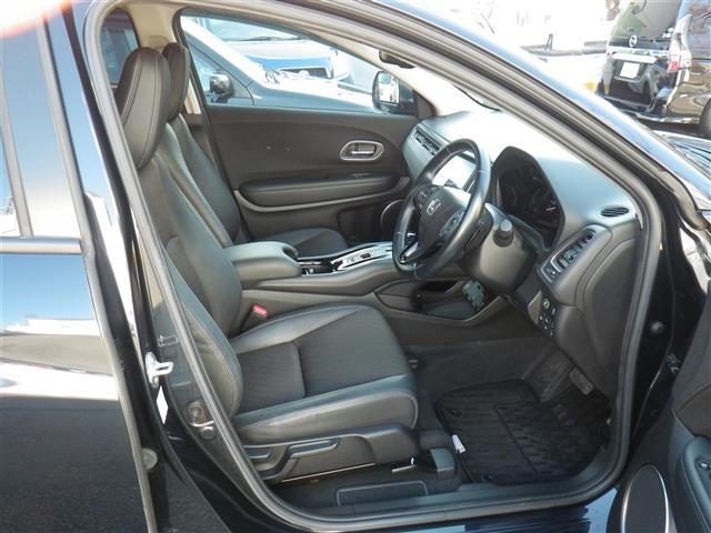 ヴェゼル ハイブリッドＺ・ホンダセンシング　レーダーサポート　ＳＤナビゲーション　ＢＬＵＥＴＯＯＴＨ　追従式クルーズコントロール　ＬＫＡＳ　１オーナ－　ＤＶＤ再生機能　横滑り防止システム　バックアイカメラ　盗難防止装置　フルセ　シートヒーター付（13枚目）