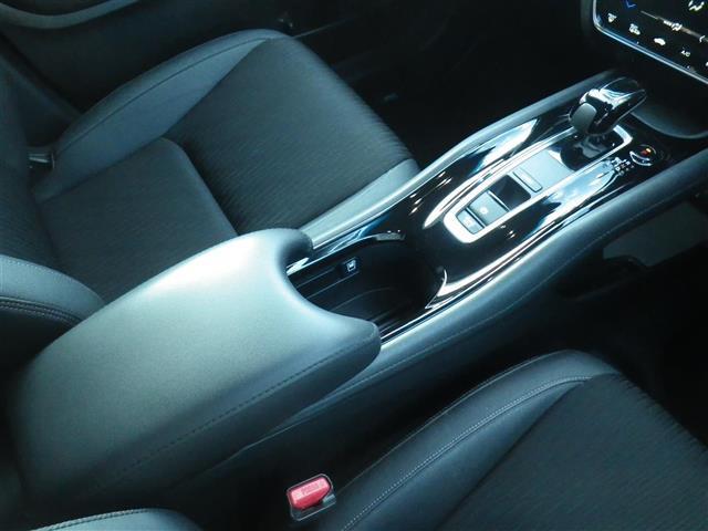 ヴェゼル ハイブリッドＺ・ホンダセンシング　レーダーサポート　ＳＤナビゲーション　ＢＬＵＥＴＯＯＴＨ　追従式クルーズコントロール　ＬＫＡＳ　１オーナ－　ＤＶＤ再生機能　横滑り防止システム　バックアイカメラ　盗難防止装置　フルセ　シートヒーター付（26枚目）