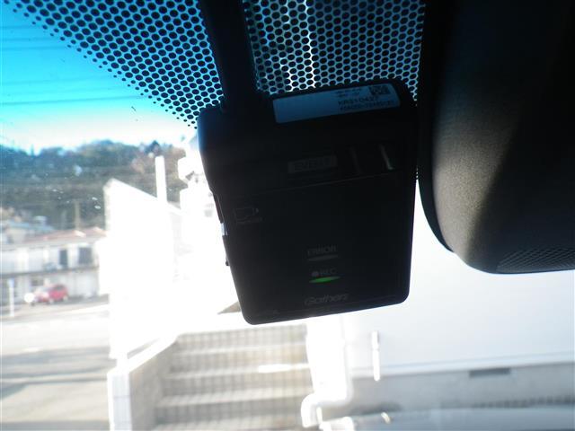 ヴェゼル ハイブリッドＺ・ホンダセンシング　レーダーサポート　ＳＤナビゲーション　ＢＬＵＥＴＯＯＴＨ　追従式クルーズコントロール　ＬＫＡＳ　１オーナ－　ＤＶＤ再生機能　横滑り防止システム　バックアイカメラ　盗難防止装置　フルセ　シートヒーター付（33枚目）