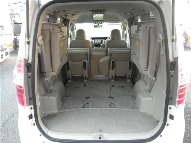 ノア Ｘ　スマートエディション　ナビ＆ＴＶ　リアクーラー　キーレス　パワーウインドウ　スマートキー　ワンセグテレビ　３列シート　ＥＴＣ　パワーステアリング　盗難防止システム　オートライト　オートエアコン　ミュージックプレイヤー接続可（12枚目）