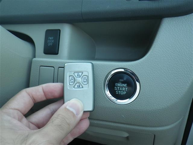 ノア Ｘ　スマートエディション　ナビ＆ＴＶ　リアクーラー　キーレス　パワーウインドウ　スマートキー　ワンセグテレビ　３列シート　ＥＴＣ　パワーステアリング　盗難防止システム　オートライト　オートエアコン　ミュージックプレイヤー接続可（30枚目）