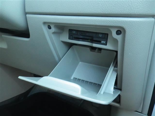 ノア Ｘ　スマートエディション　ナビ＆ＴＶ　リアクーラー　キーレス　パワーウインドウ　スマートキー　ワンセグテレビ　３列シート　ＥＴＣ　パワーステアリング　盗難防止システム　オートライト　オートエアコン　ミュージックプレイヤー接続可（32枚目）