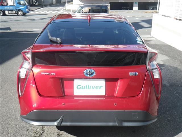 プリウス Ａプレミアム　ツーリングセレクション　ＳＤナビゲーション　ブルートゥース　レーンアシスト　シートヒータ　横滑り防止機能　オートマチックハイビーム　クリアランスソナー　皮シート　運転席パワーシート　エアコン　パワーウィンドウ　ナビ＆ＴＶ（7枚目）