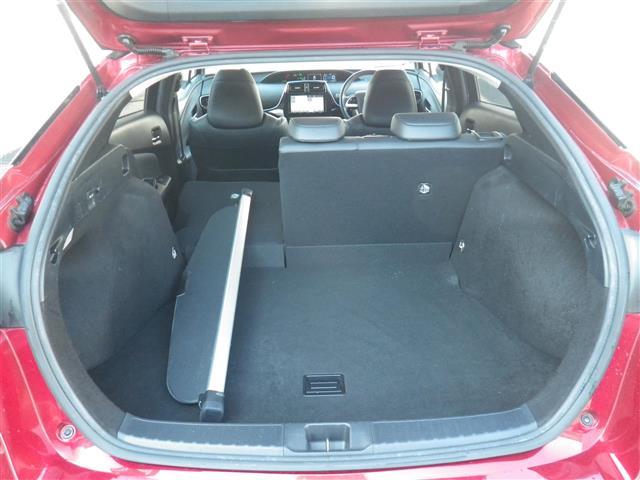 プリウス Ａプレミアム　ツーリングセレクション　ＳＤナビゲーション　ブルートゥース　レーンアシスト　シートヒータ　横滑り防止機能　オートマチックハイビーム　クリアランスソナー　皮シート　運転席パワーシート　エアコン　パワーウィンドウ　ナビ＆ＴＶ（10枚目）