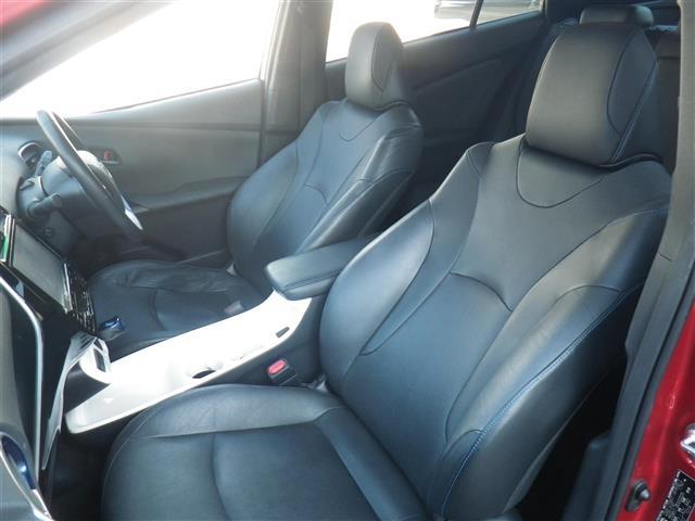 プリウス Ａプレミアム　ツーリングセレクション　ＳＤナビゲーション　ブルートゥース　レーンアシスト　シートヒータ　横滑り防止機能　オートマチックハイビーム　クリアランスソナー　皮シート　運転席パワーシート　エアコン　パワーウィンドウ　ナビ＆ＴＶ（15枚目）