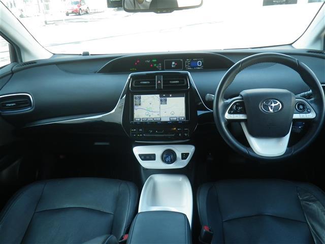 プリウス Ａプレミアム　ツーリングセレクション　ＳＤナビゲーション　ブルートゥース　レーンアシスト　シートヒータ　横滑り防止機能　オートマチックハイビーム　クリアランスソナー　皮シート　運転席パワーシート　エアコン　パワーウィンドウ　ナビ＆ＴＶ（19枚目）