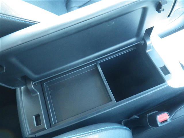 プリウス Ａプレミアム　ツーリングセレクション　ＳＤナビゲーション　ブルートゥース　レーンアシスト　シートヒータ　横滑り防止機能　オートマチックハイビーム　クリアランスソナー　皮シート　運転席パワーシート　エアコン　パワーウィンドウ　ナビ＆ＴＶ（26枚目）