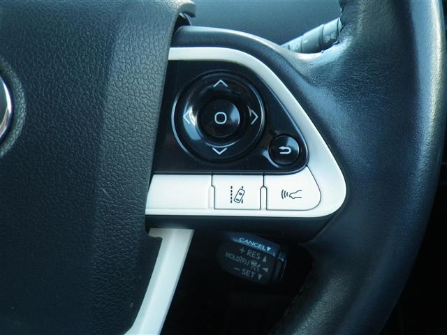 プリウス Ａプレミアム　ツーリングセレクション　ＳＤナビゲーション　ブルートゥース　レーンアシスト　シートヒータ　横滑り防止機能　オートマチックハイビーム　クリアランスソナー　皮シート　運転席パワーシート　エアコン　パワーウィンドウ　ナビ＆ＴＶ（28枚目）