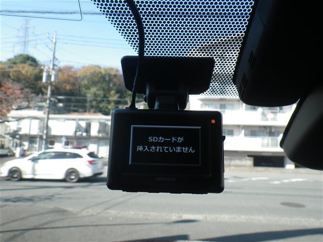 プリウス Ａプレミアム　ツーリングセレクション　ＳＤナビゲーション　ブルートゥース　レーンアシスト　シートヒータ　横滑り防止機能　オートマチックハイビーム　クリアランスソナー　皮シート　運転席パワーシート　エアコン　パワーウィンドウ　ナビ＆ＴＶ（30枚目）